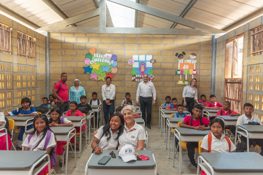 Cerrejón y la Fundación Pies Descalzos fortalecen la educación en La Guajira