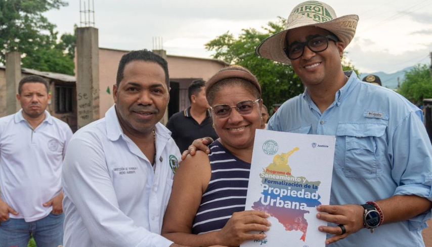 233 familias reciben títulos de vivienda en La Guajira